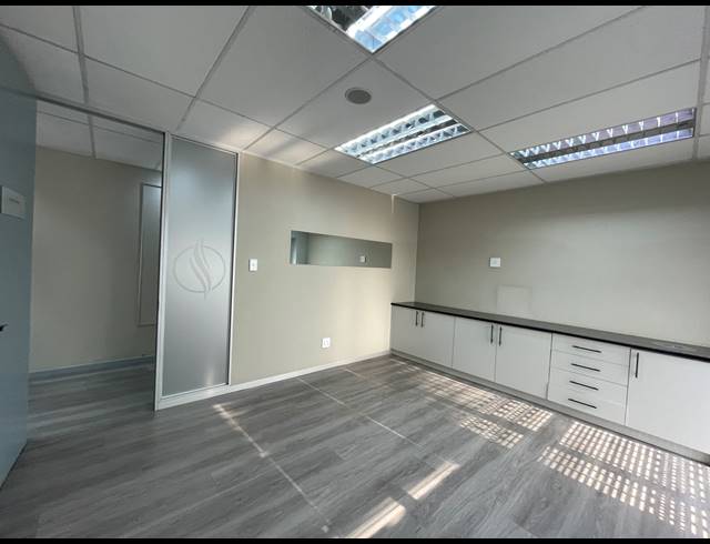 265M² OFFICE TO LET IN BRYANSTON